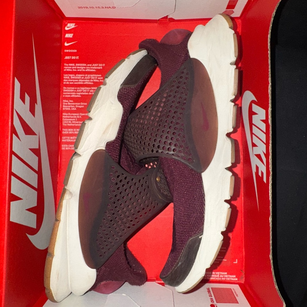 Women’s Nike Sock Dart Size 7W